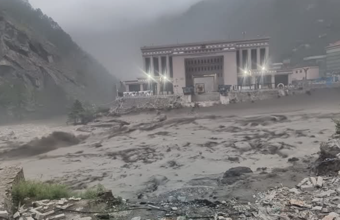 भिषण बाढीले रसुवागढी नाका ठप्प, मितेरी पुल बगायो, अर्बौको क्षती