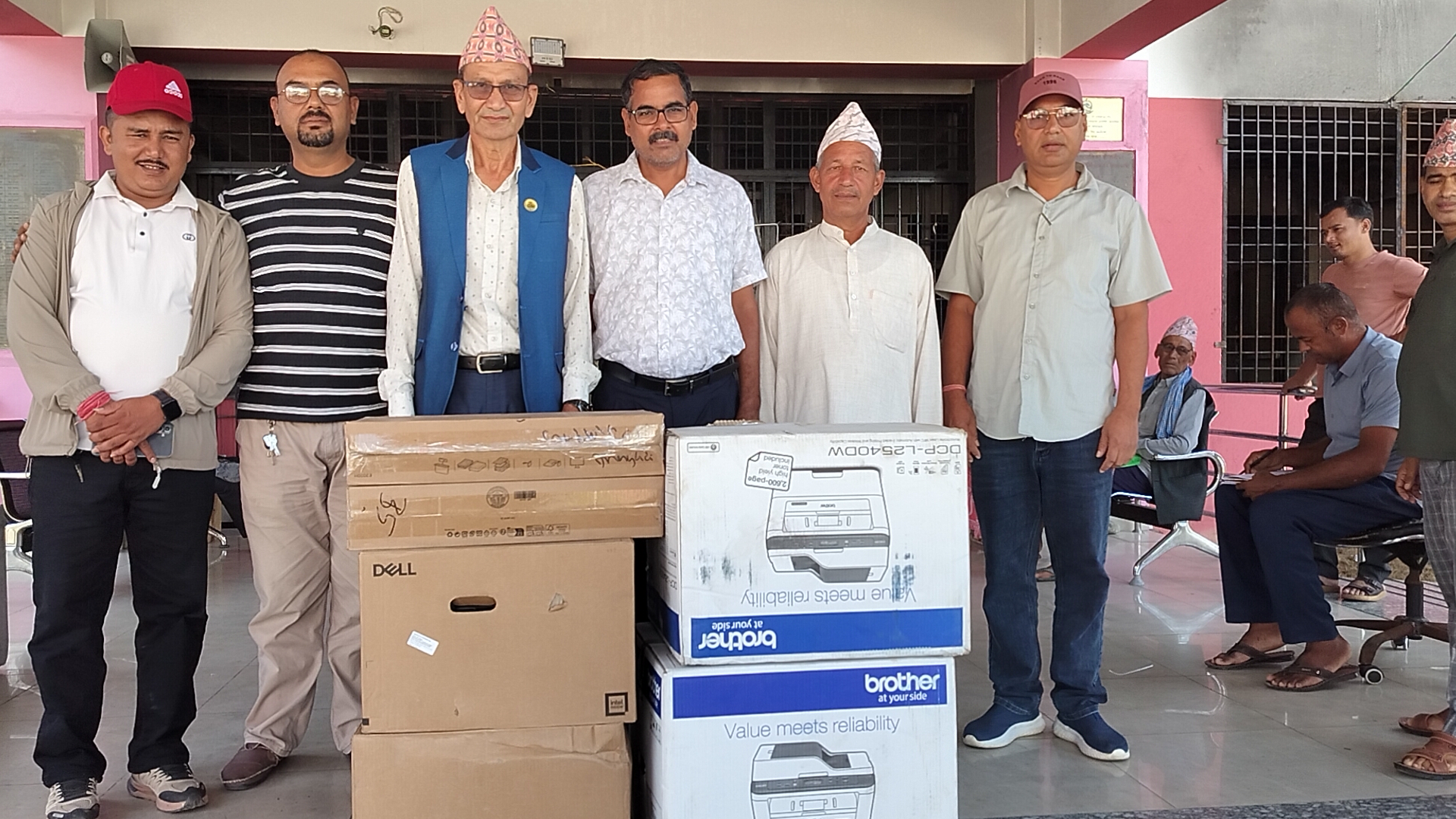 गोदावरी नगरपालिकालाई अत्तरिया शहरी खानेपानीले दियो २-२ थान कम्प्युटर र प्रिन्टर