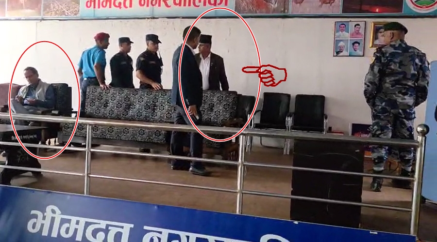 सुदूरपश्चिमका पूर्वमुख्यमन्त्री र जाँचबुझ आयोग सदस्यबीच भनाभन, कार्यक्रम रोकियो