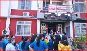 सेती प्रादेशिक अस्पतालका करार कर्मचारी भत्ता नपाएपछि आन्दोलित