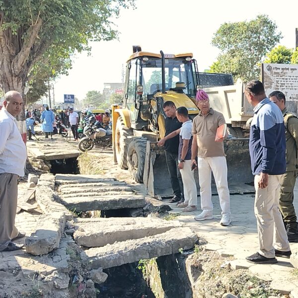 गोदावरी नगरपालिकाद्वारा अत्तरिया बजारका सडक नालीहरु सरसफाई हुदै, कभर पनि राखिदै