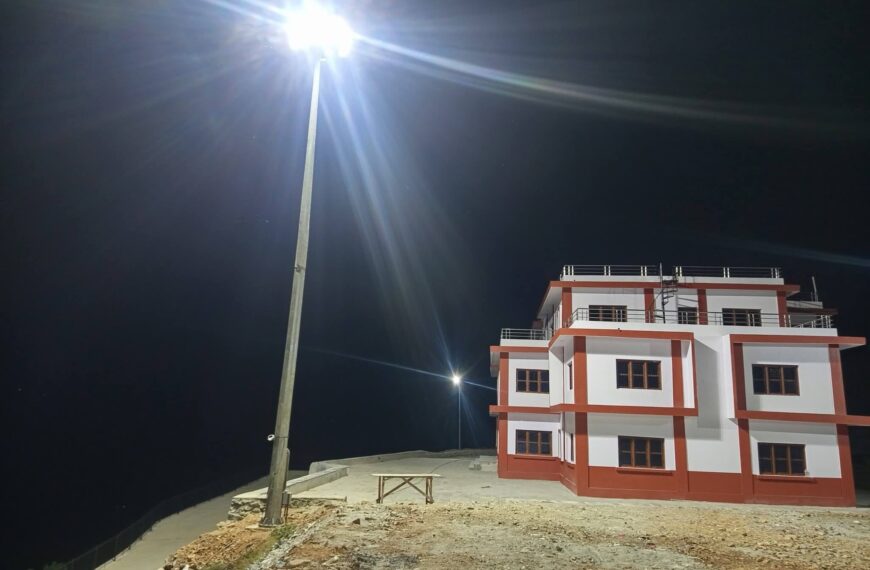 दुर्गाथली गाउँपालिकाको नबनिर्मित भवनमा फ्लड लाइट जडान
