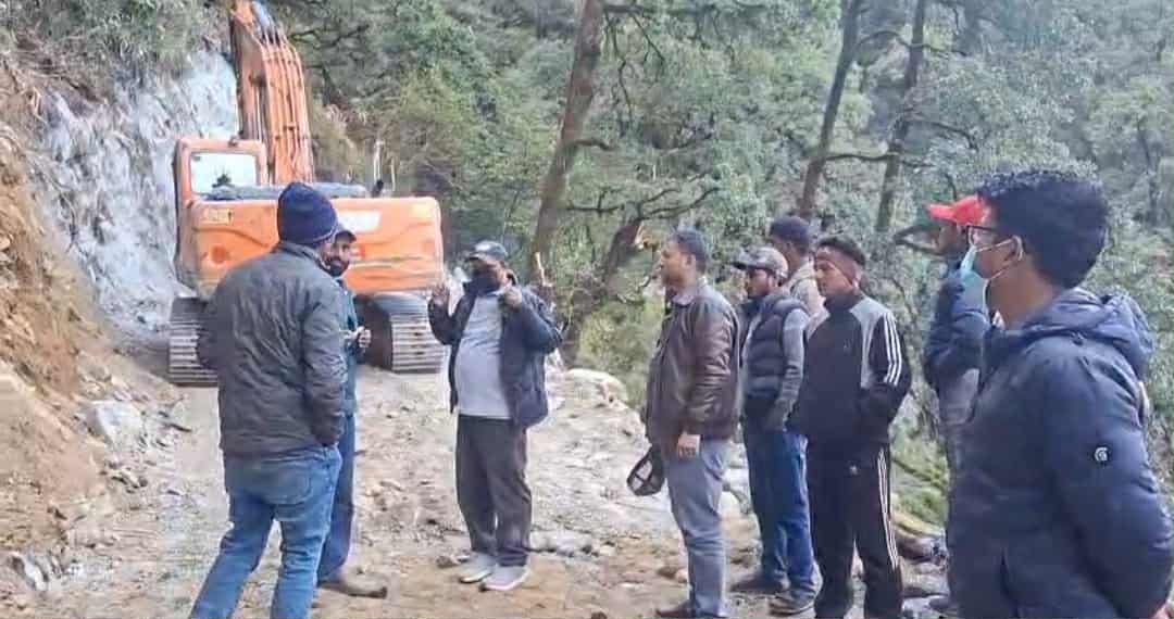 चैनपुर ताक्लाकोट सडक खण्डको काम तिव्रता, अन्तिम बिन्दु पाल्ती भिडमा पुगे युवा&hellip;