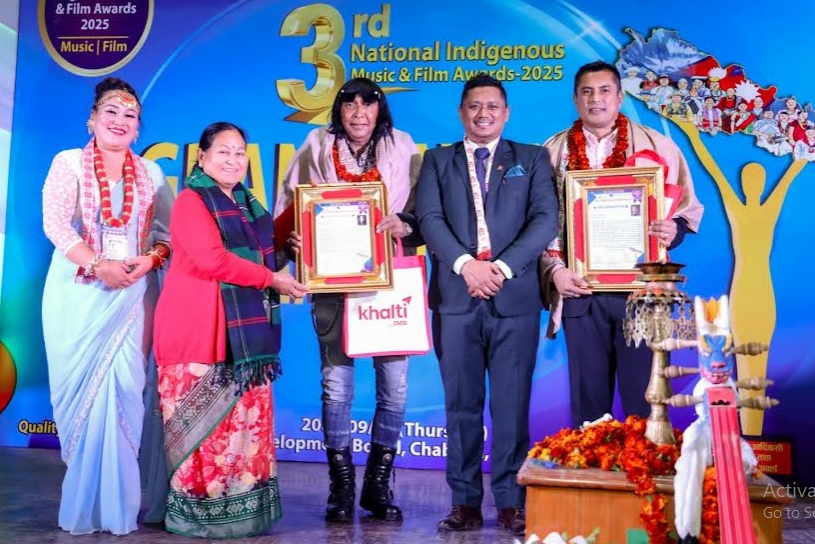 धिरेन र राजेन्द्र खड्गी सम्मानित, ३२ विधामा आदिवासी अवार्ड प्रदान