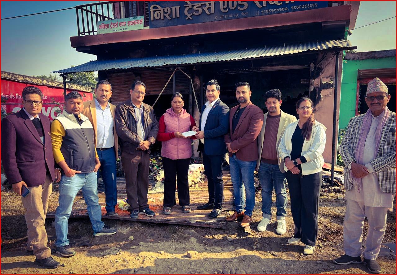 आगलागीबाट क्षतिग्रस्त अत्तरियाको निशा ट्रेडर्स एण्ड सप्लायर्सलाई उद्योग वाणिज्य संघको सहयोग
