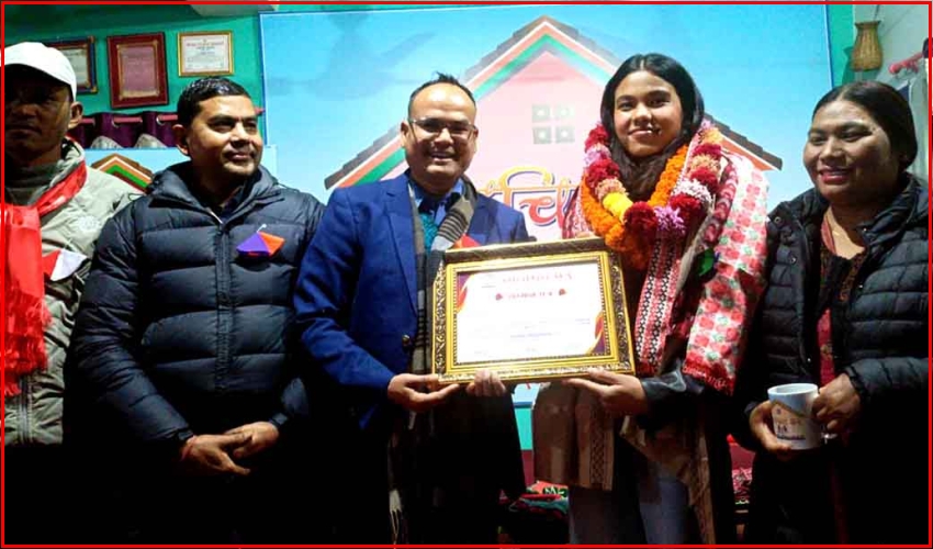 थारु समुदायको गौरव: पहिलो महिला पाइलट बन्ने टीका चौधरीलाई धनगढीमा सम्मान