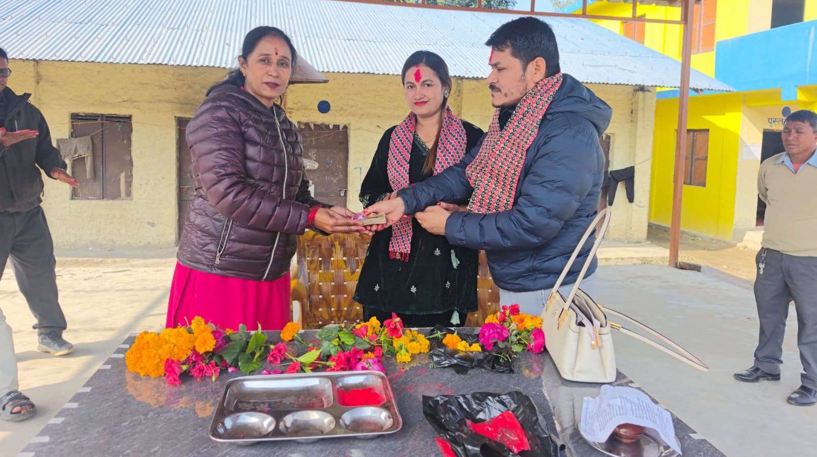 अत्तरियाका भुवन महता दम्पतीको उदारता: विद्यार्थीका सपनामा उज्यालो भविष्यको किरण