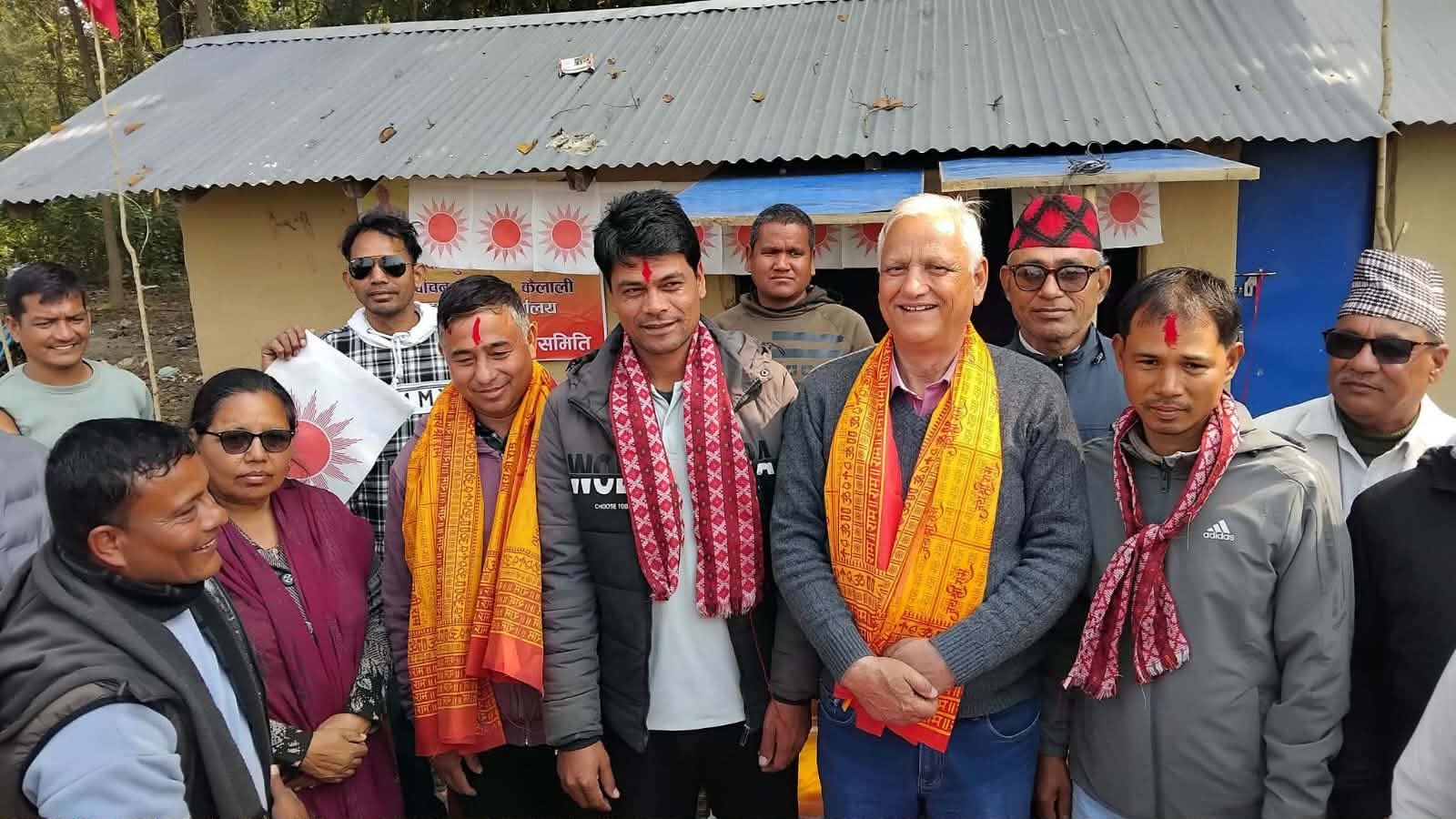 गौरीगंगामा कांग्रेस र नेकपा परित्याग गरी एमाले प्रवेश, लेखराज भट्टद्वारा स्वागत