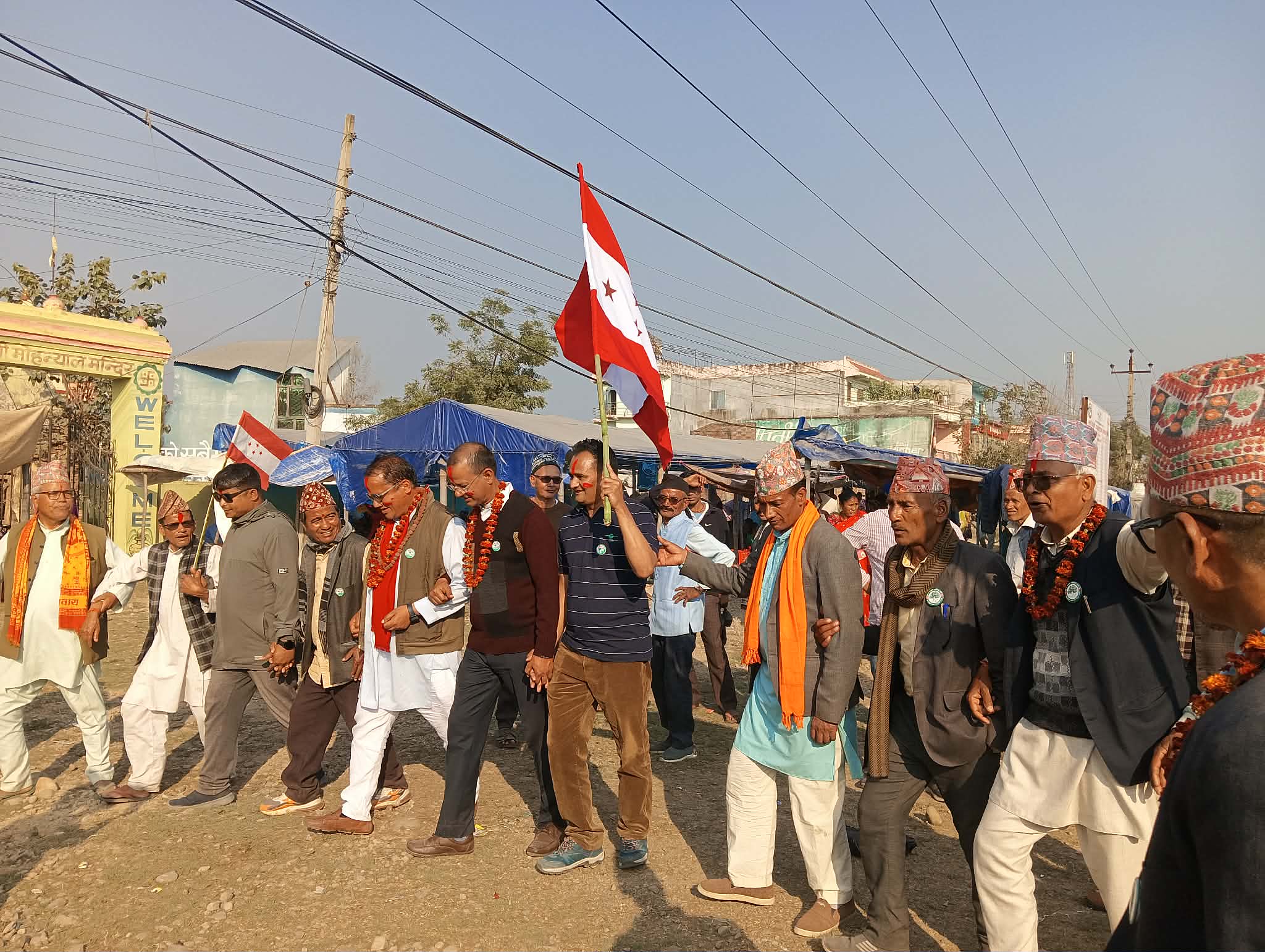 आनन्दलाई जिताउन डेउडामा चुनावी बहस: कैलालीको मसुरियामा ‘रूख’को पक्षमा गीतै–गीतमा आह्वान