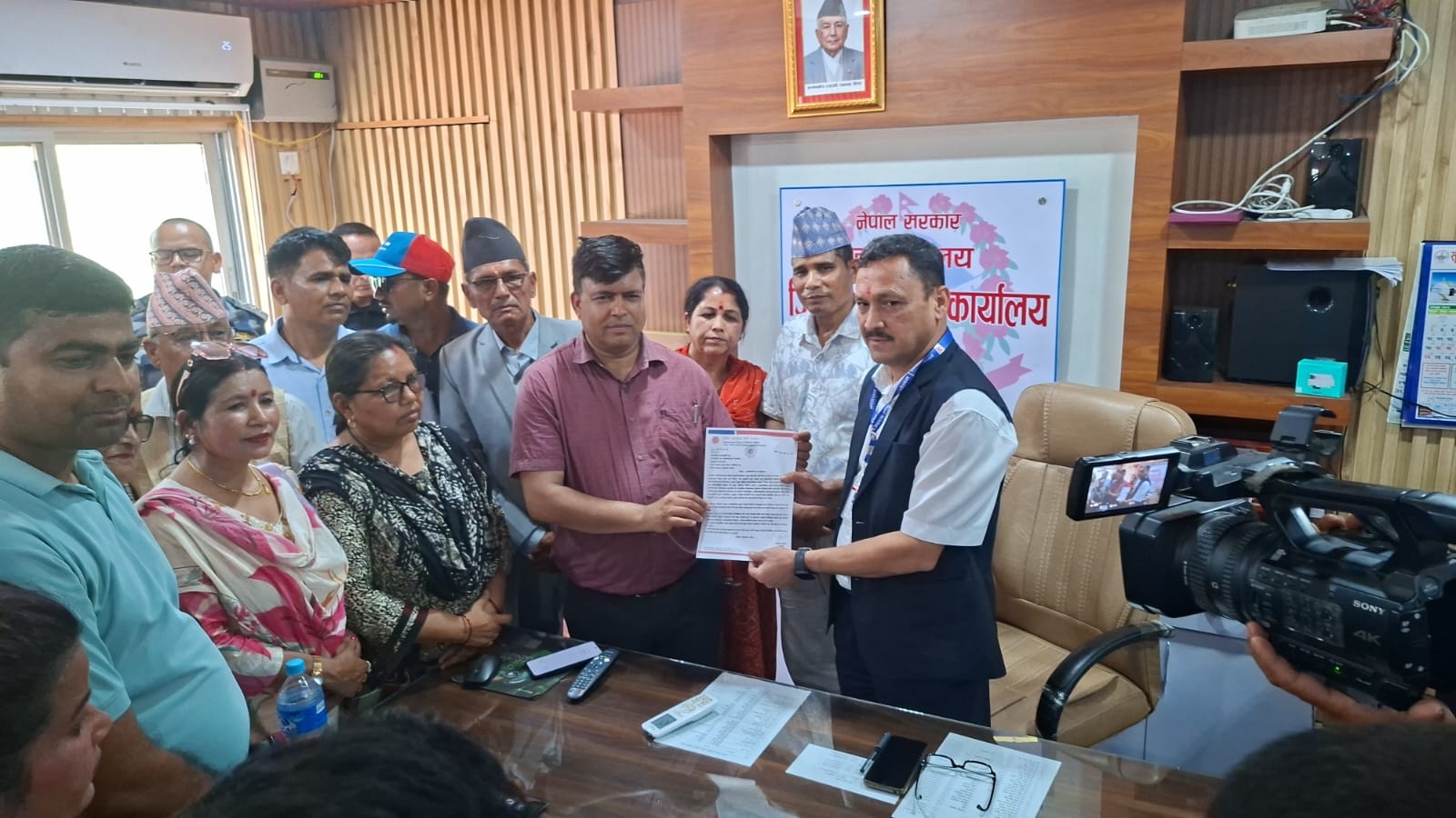 ओली–लेखक पक्राउविरुद्ध एमाले कैलाली आक्रोशित, रिहाइको मागसहित सरकारलाई ध्यानाकर्षण