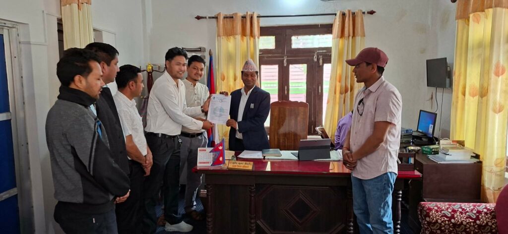 सरकारी निर्णयविरुद्ध बझाङका पत्रकार सडकमा