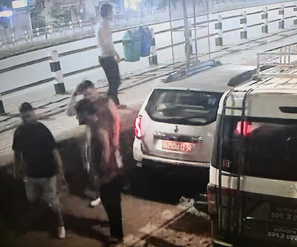 धनगढीमा व्यवसायीमाथि निर्मम कुटपिट, परिवारकै अगाडि आक्रमण