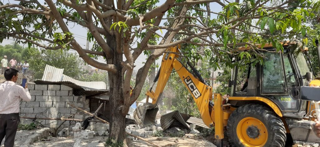 कैलालीको टीकापुरमा अतिक्रमण हटाउने अभियान सुरु