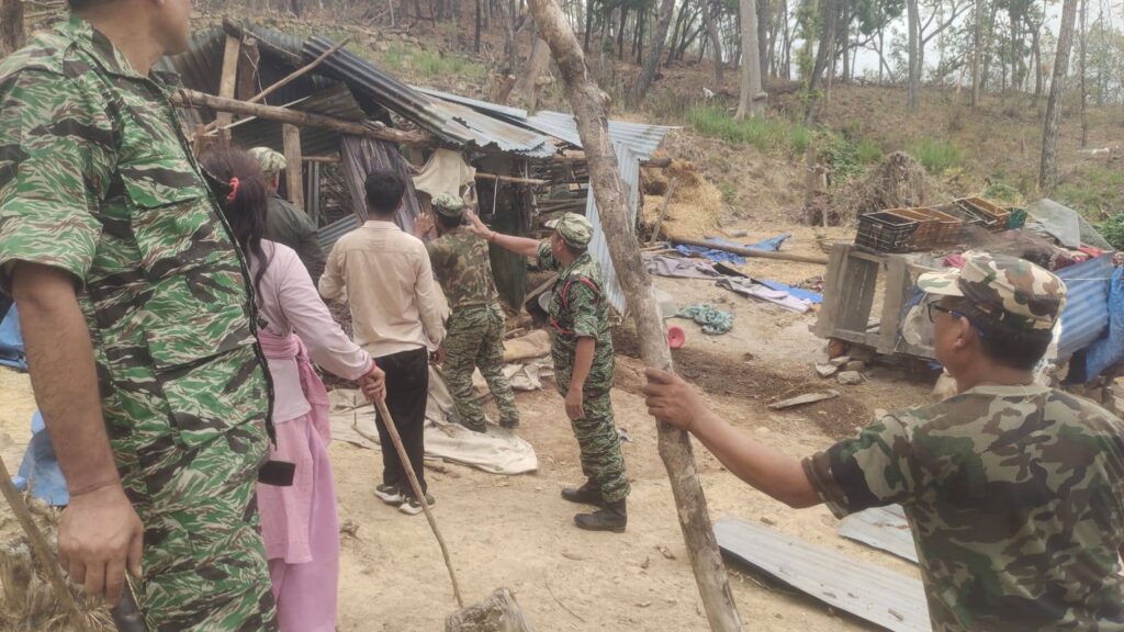 कैलालीको गोदावरीमा सामुदायिक वनमा अतिक्रमण हटाउने अभियान&hellip;