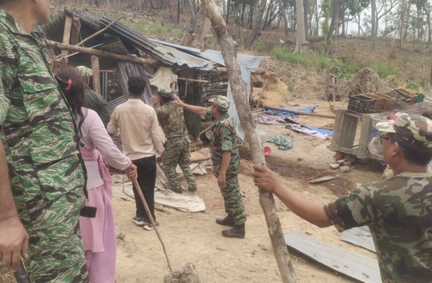 कैलालीको गोदावरीमा सामुदायिक वनमा अतिक्रमण हटाउने अभियान सुरु