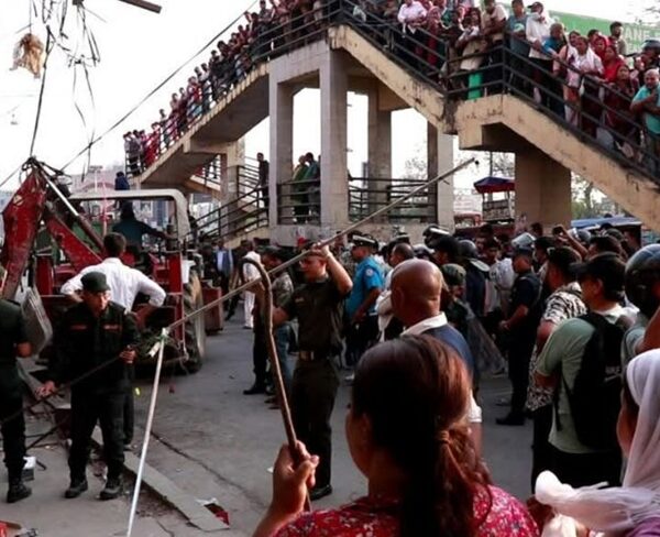 बुटवलमा फुटपाथ अतिक्रमण हटाउने अभियान विवादमा: व्यवसायीमाथि दमन हुदा आक्रोशित