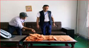 घर घरमै सेवा: कैलाली प्रशासनद्वारा हुलाकमार्फत राहदानी वितरण सुरु गर्यो