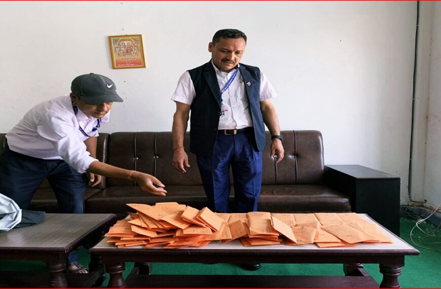 घर घरमै सेवा: कैलाली प्रशासनद्वारा हुलाकमार्फत राहदानी वितरण सुरु गर्यो