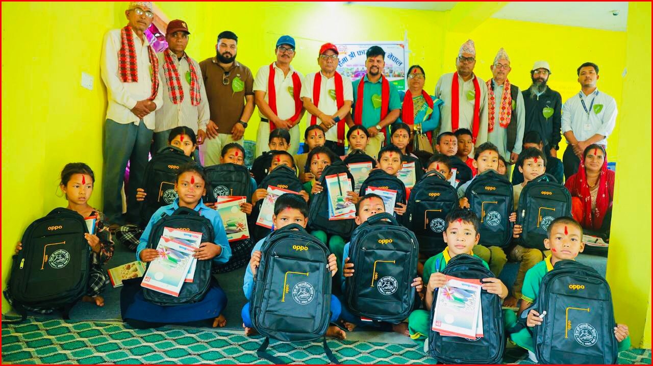 हेमा श्री फाउन्डेसन नेपालको दोस्रो स्थापना दिवसमा शैक्षिक सामग्री बितरण