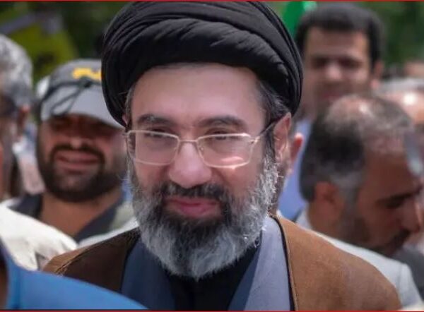 मोजतबा खामेनीको मौनता रहस्य बनेपछि स्वास्थ्यबारे दाबी, पूर्वमन्त्रीले ‘पूर्ण स्वस्थ’ बताए