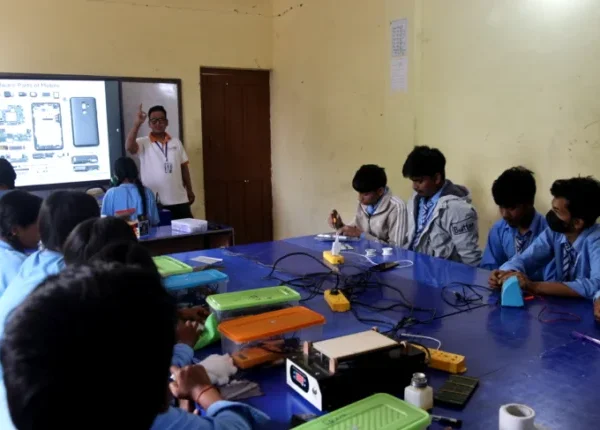 धनगढीमा ‘बुक फ्रि फ्राइडे’: किताबभन्दा सीपमा केन्द्रित हुँदै विद्यार्थी