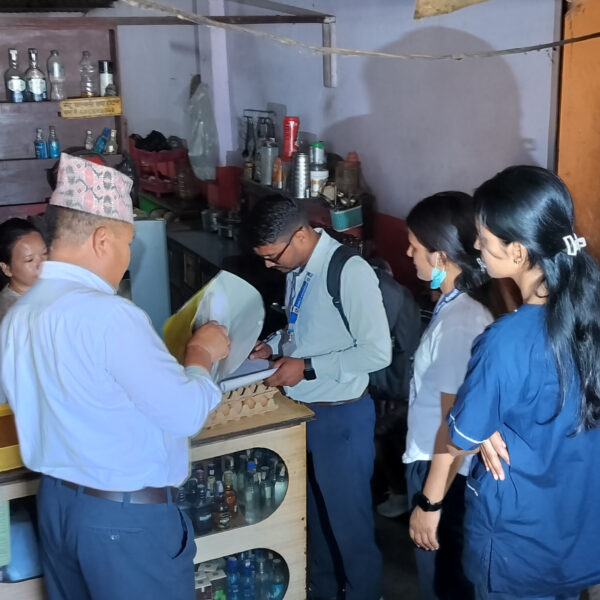 अत्तरियाका मासु पसलमा नगरपालिकाको अनुगमन, सरसफाइमा लापरवाही भेटियो