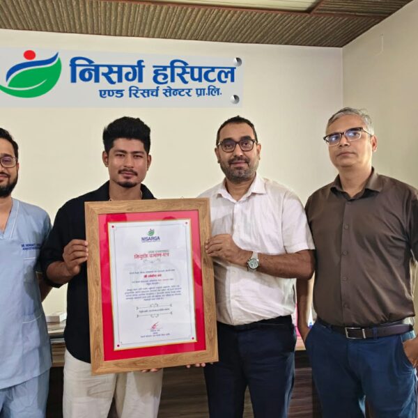 क्रिकेट स्टार लोकेश बम अब निसर्ग हस्पिटलका ब्रान्ड एम्बासडर