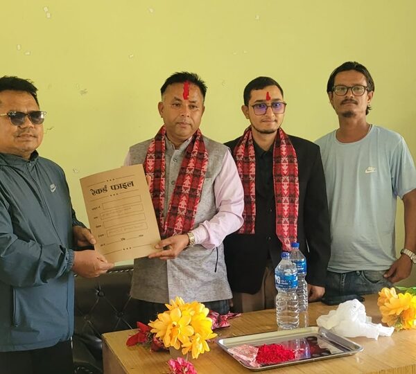 अत्तरियामा खुला मञ्च र खेलमैदान निर्माणको माग गर्दै सांसद कोइरालालाई ज्ञापनपत्र