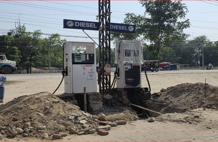 महेन्द्र राजमार्गमा अतिक्रमण हटाउने अभियान तीव्र, व्यवसायीले स्वेच्छिक रूपमा संरचना हटाउन थाले