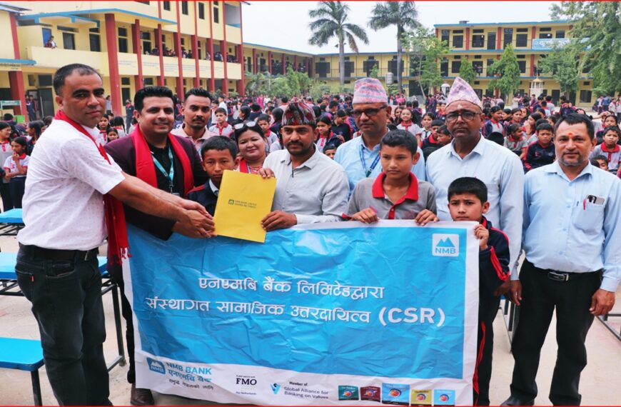 अत्तरियाको दुर्गालक्ष्मी विद्यालयलाई एनएमबी बैंकले ५ लाख बराबरको फर्निचर सहयोग