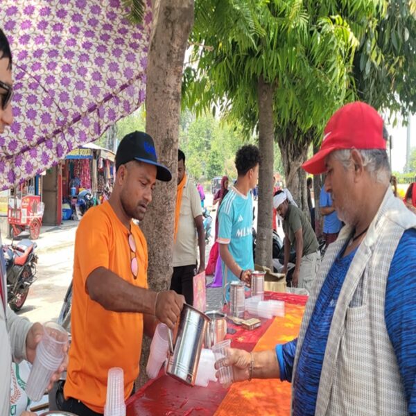अत्तरिया बजारमा ‘बजरंगबली’ भक्त युवाद्वारा निःशुल्क सर्वतपानी वितरण
