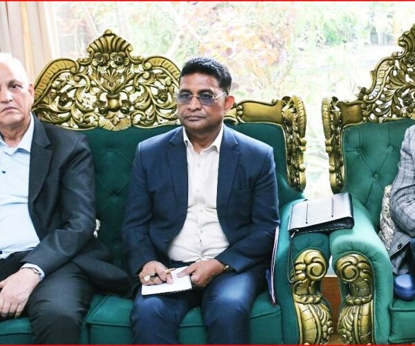 एमाले बैठकमा लेखराज भट्टको प्रस्ताव : ‘६० कटेका नेताले पद छाडे मात्रै सम्भव छ रूपान्तरण’