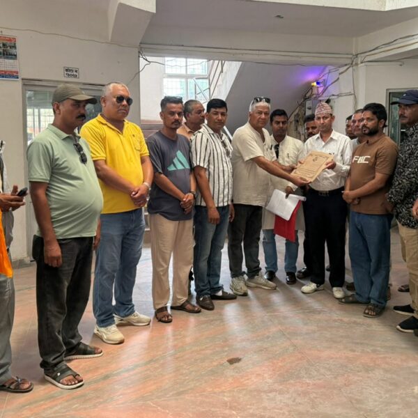 गेटा आँखा अस्पताल व्यवस्थापन सुधार माग्दै सीडीओलाई ज्ञापनपत्र