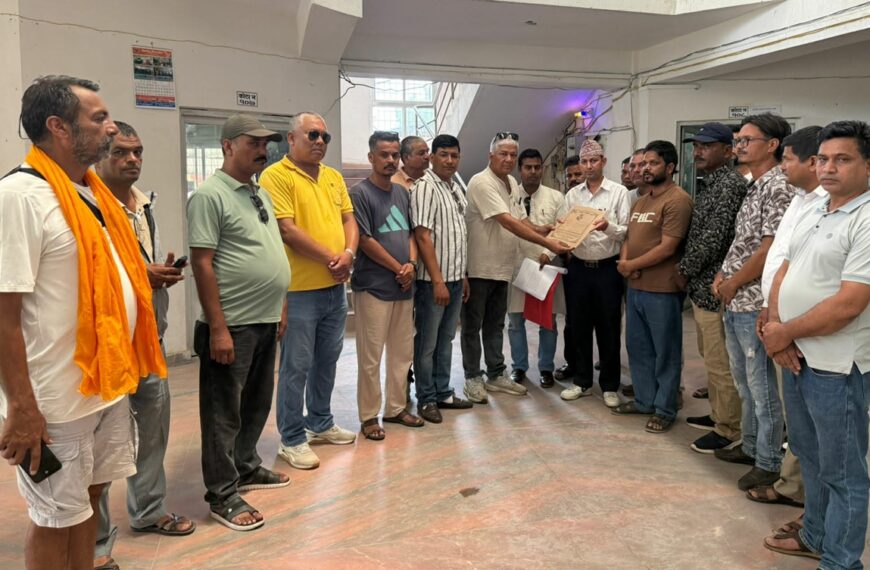 गेटा आँखा अस्पताल व्यवस्थापन सुधार माग्दै सीडीओलाई ज्ञापनपत्र