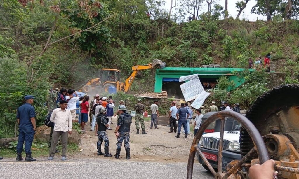 सचेतना नमानेपछि डोजरको प्रहार, कैलालीको गोदावरी क्षेत्रका&hellip;