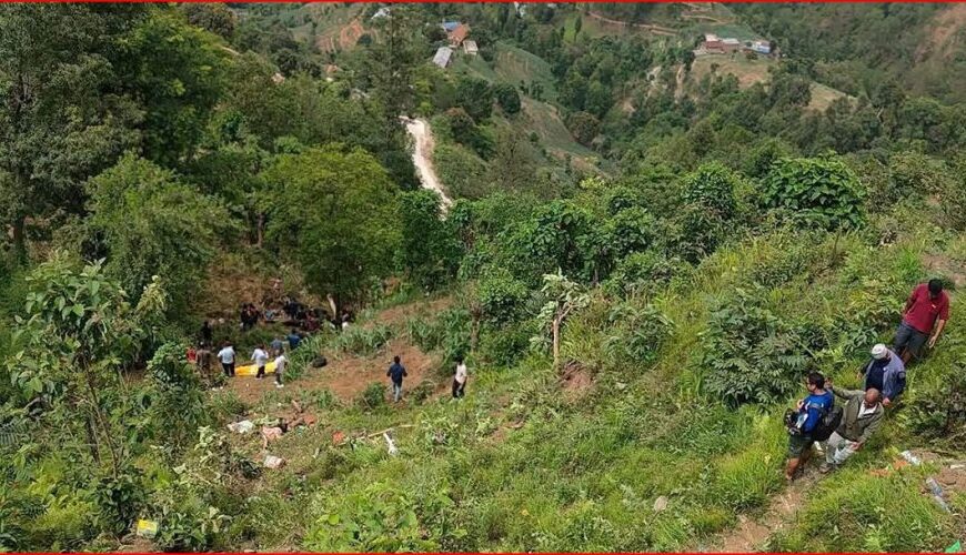 बीपी राजमार्गमा भीषण बस दुर्घटना : ७ जनाको मृत्यु, १५ घाइते