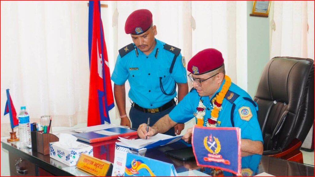 डीआईजी सानुराम भट्टराईले सम्हाले सुदूरपश्चिम प्रदेश प्रहरीको…