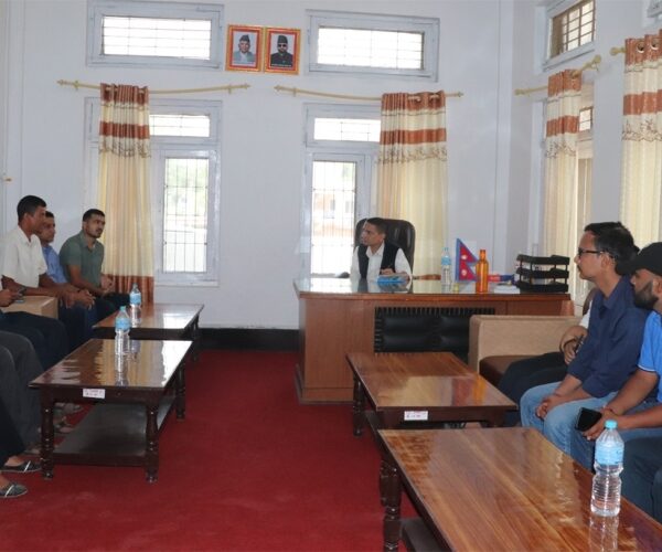 प्रतिबन्धित प्लास्टिक फूललाई आयातमा कडाइ गर्न फूल व्यवसायीको माग