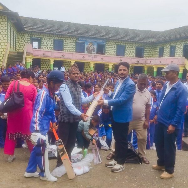 दिपायल सिलगढी ६ द्वारा प.प. माविलाई खेल सामाग्री हस्तान्तरण