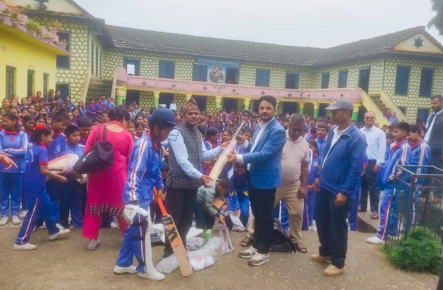 दिपायल सिलगढी ६ द्वारा प.प. माविलाई खेल सामाग्री हस्तान्तरण