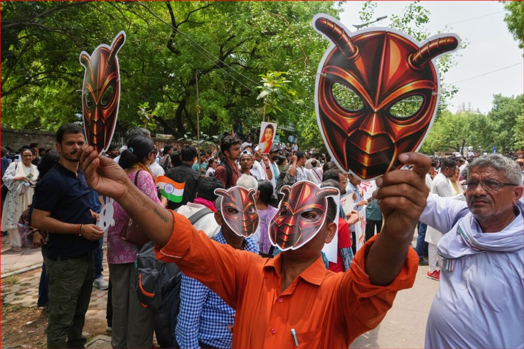 भारतमा ‘कक्रोच जनता पार्टी’ को उदय, बेरोजगारी&hellip;