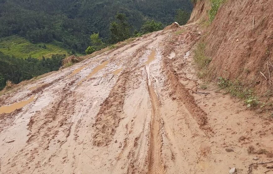 अत्यधिक वर्षाको जोखिम: बैतडीका कच्ची सडकमा दुई रात सवारी सञ्चालन बन्द