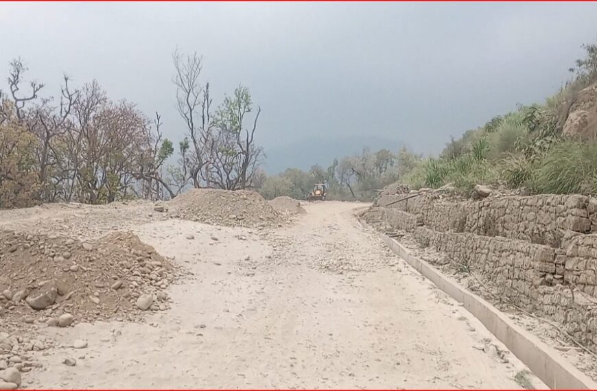 भीमदत्त राजमार्ग स्तरोन्नति ठप्प, निर्माण सामग्री अभाव र लागत वृद्धिले काम प्रभावित