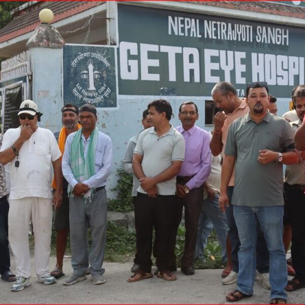 गेटा आँखा अस्पतालको बेथितिविरुद्ध आन्दोलन चर्कियो, सिटी बजाएर स्थानीयको विरोध