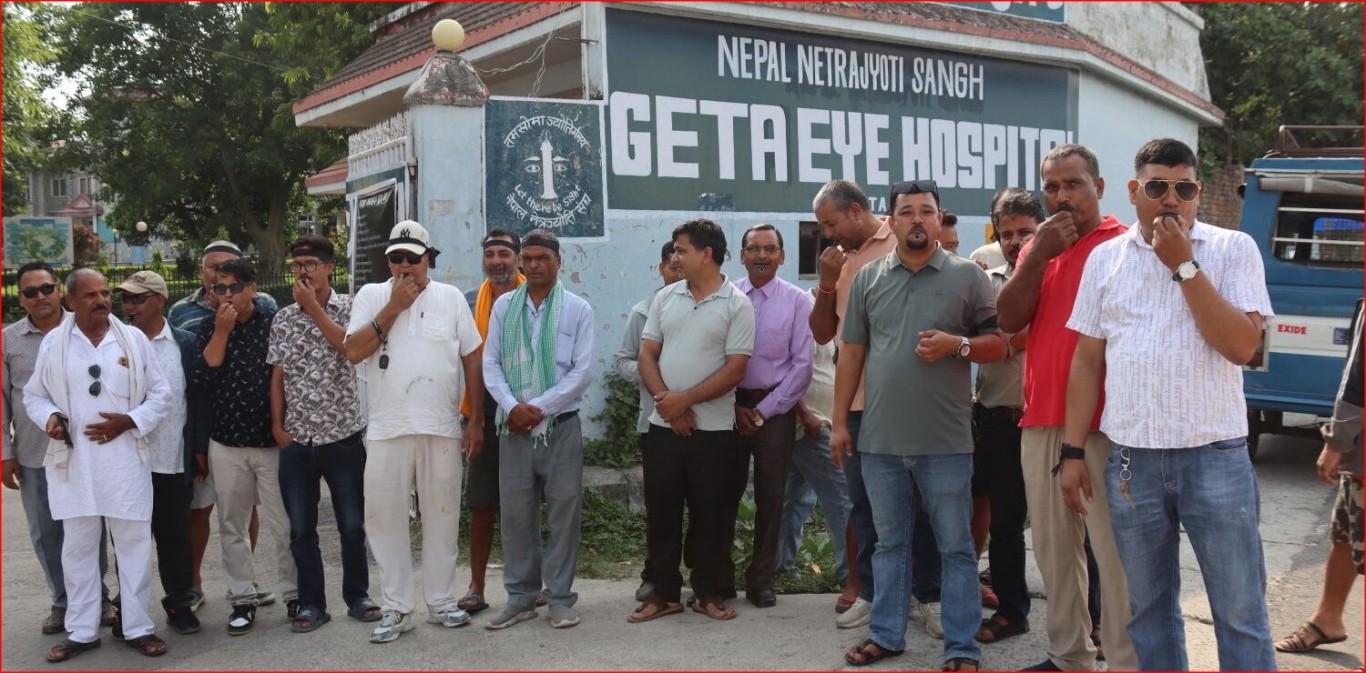 गेटा आँखा अस्पतालको बेथितिविरुद्ध आन्दोलन चर्कियो, सिटी बजाएर स्थानीयको विरोध