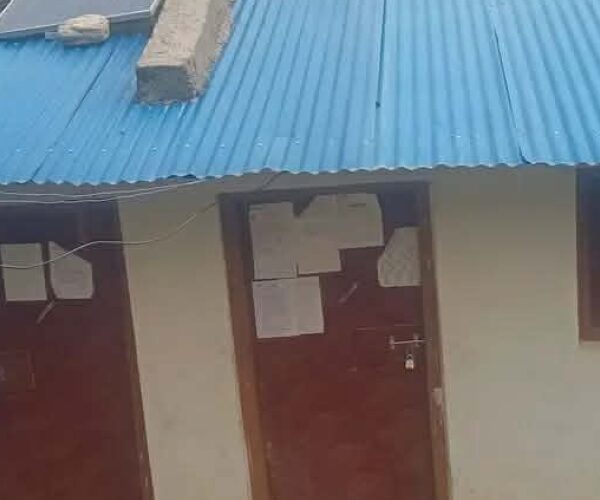 सडक निर्माण माग गर्दै बैतडीको पुर्चौडीमा वडा कार्यालयमा तालाबन्दी, विकास योजना संकटमा
