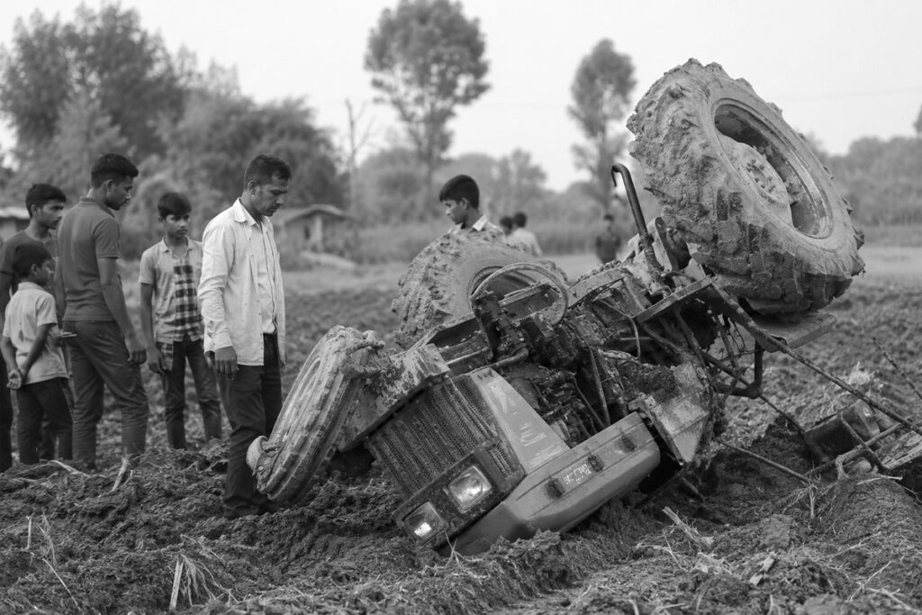 कैलालीमा खेत जोत्ने क्रममा ट्याक्टर पल्टिँदा किसानको&hellip;
