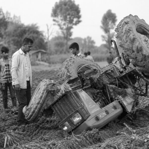 कैलालीमा खेत जोत्ने क्रममा ट्याक्टर पल्टिँदा किसानको ज्यान गयो !