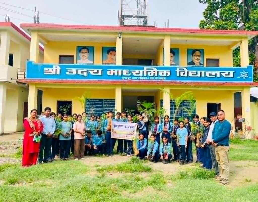 उदय माध्यमिक विद्यालयमा वृक्षारोपण कार्यक्रम सम्पन्न
