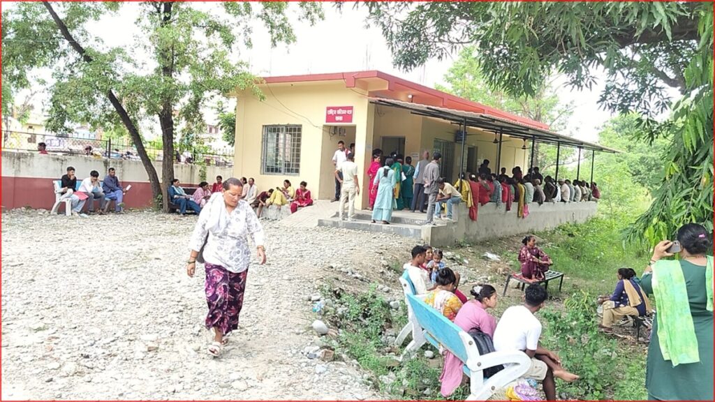 राष्ट्रिय परिचयपत्र बनाउन कैलाली प्रशासनमा भीड, पालो&hellip;